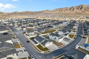 1217 E Pamela St, Eagle Mountain, UT 84005 - Photo 9