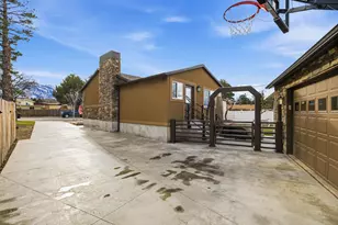 2117 E Rolling Knolls Way, Cottonwood Heights, UT 84121 - Photo 7