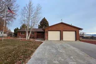 166 N State St, Fountain Green, UT 84632 - Photo 1