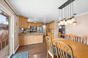 1065 E Fallbrook Way, Sandy, UT 84094 - Photo 11