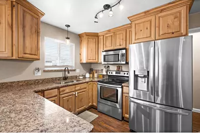 1065 E Fallbrook Way, Sandy, UT 84094 - Photo 7