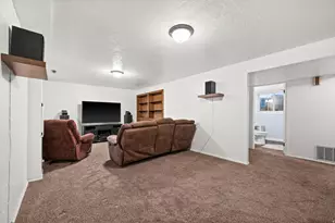 1065 E Fallbrook Way, Sandy, UT 84094 - Photo 23