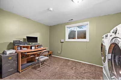 1065 E Fallbrook Way, Sandy, UT 84094 - Photo 27