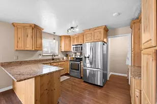 1065 E Fallbrook Way, Sandy, UT 84094 - Photo 9