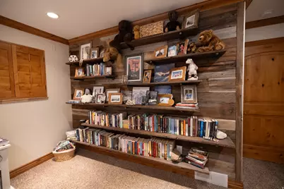 8867 S Easthills Dr E, Sandy, UT 84093 - Photo 35