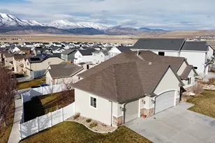 7817 N Blue Spruce Rd E, Eagle Mountain, UT 84005 - Photo 25