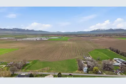 1811 W 2000 S, Lewiston, UT 84320 - Photo 3