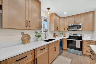 805 E Grenoble Dr, Midvale, UT 84047 - Photo 9