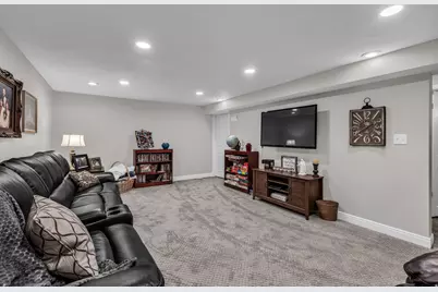 7885 S Manzano Dr, Sandy, UT 84093 - Photo 23