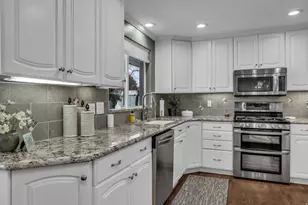 7885 S Manzano Dr, Sandy, UT 84093 - Photo 11