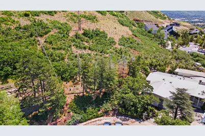 2253 S Lakeline Cir, Salt Lake City, UT 84109 - Photo 3