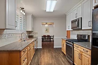 1610 E Moor Dale Ln S, Holladay, UT 84117 - Photo 9