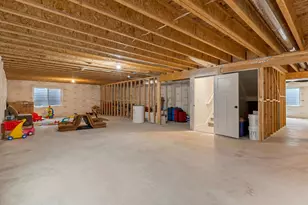 293 E Bedford Dr, Stansbury Park, UT 84074 - Photo 5