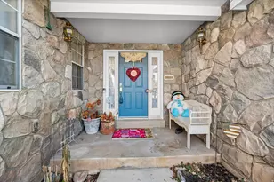 2222 E Rolling Oaks Ln N, Layton, UT 84040 - Photo 3