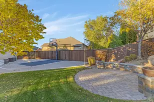 1074 E Black Forest Dr S, Sandy, UT 84094 - Photo 39