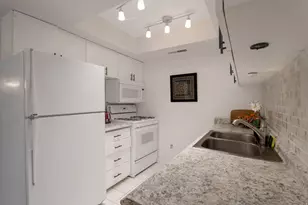 875 E Arrowhead Ln, Murray, UT 84107 - Photo 9