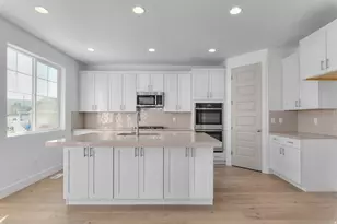 578 N Briarwood Ln, Lindon, UT 84042 - Photo 9