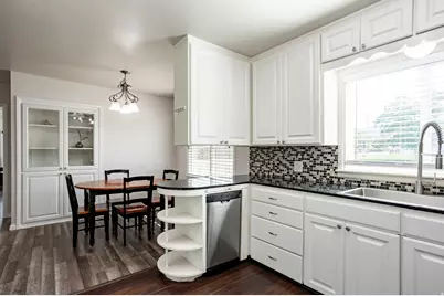 395 N 1st St, Tooele, UT 84074 - Photo 9