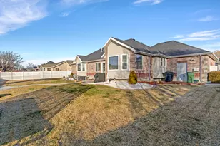 1137 W 2500 S, Syracuse, UT 84075 - Photo 31