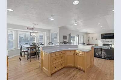 1137 W 2500 S, Syracuse, UT 84075 - Photo 9