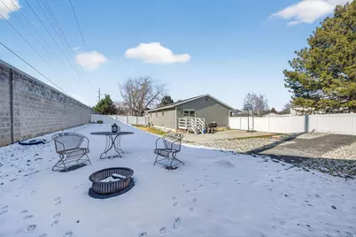 1798 E Sunrise Meadow Dr, Sandy, UT 84093 - Photo 31