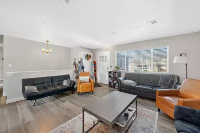 1798 E Sunrise Meadow Dr, Sandy, UT 84093 - Photo 3