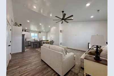 114 E 2000 S, Vernal, UT 84078 - Photo 13