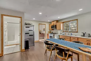 7609 S 2700 E, Cottonwood Heights, UT 84121 - Photo 13