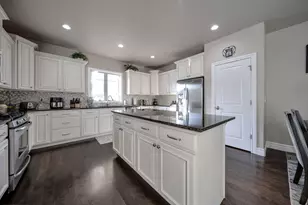 10804 S Hiddenwood Dr, Sandy, UT 84092 - Photo 7