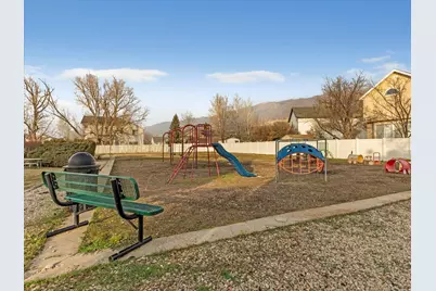 582 W 1950 N, Centerville, UT 84014 - Photo 19