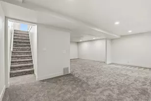 1492 E Sandy Hills Dr, Sandy, UT 84093 - Photo 23