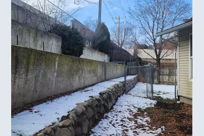 1492 E Sandy Hills Dr, Sandy, UT 84093 - Photo 33