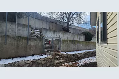 1492 E Sandy Hills Dr, Sandy, UT 84093 - Photo 35