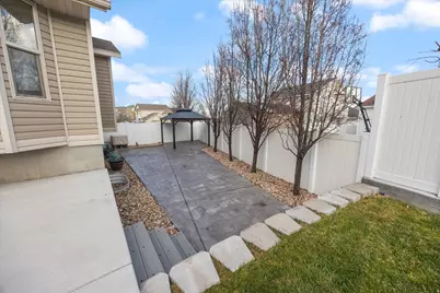 5751 W Early Dawn Dr S, West Jordan, UT 84081 - Photo 31