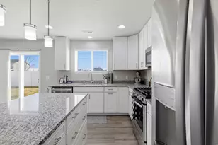 1543 W Parkview Dr, Syracuse, UT 84075 - Photo 11