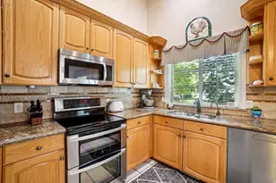 798 E Spruce Tree Ln, Sandy, UT 84094 - Photo 21