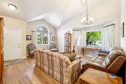 798 E Spruce Tree Ln, Sandy, UT 84094 - Photo 5