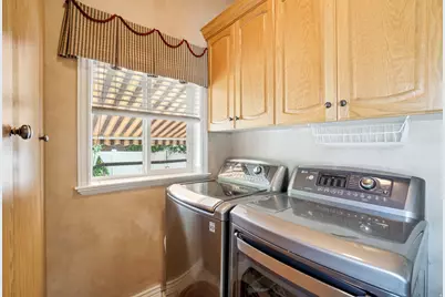 798 E Spruce Tree Ln, Sandy, UT 84094 - Photo 31