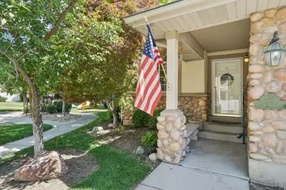 798 E Spruce Tree Ln, Sandy, UT 84094 - Photo 3