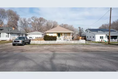 37 E Clark St, Grantsville, UT 84029 - Photo 3