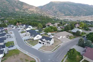 2237 E Parkside Cir S, South Ogden, UT 84403 - Photo 3
