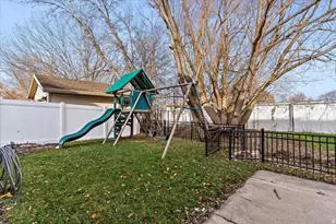 438 W 1050 N, Centerville, UT 84014 - Photo 27