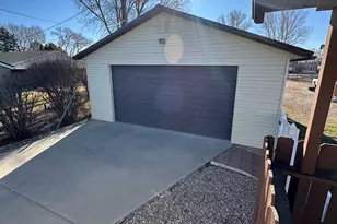 131 W 400 S, Vernal, UT 84078 - Photo 5