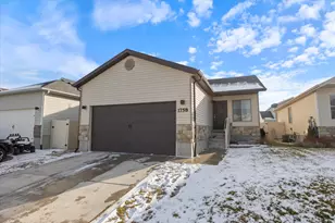1758 E Tumwater Ln N, Eagle Mountain, UT 84005 - Photo 1