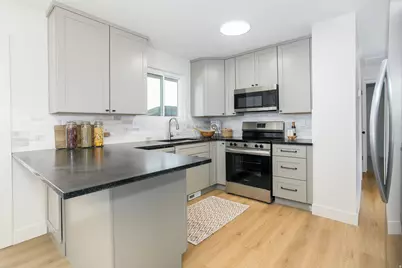 5956 W Jargon Cir, Kearns, UT 84118 - Photo 5