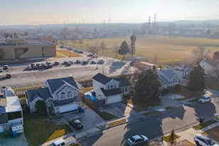 5661 W Sunkist Dr S, Kearns, UT 84118 - Photo 27