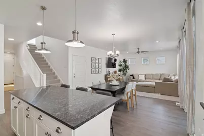 1023 W Molly Pitcher Cir, Bluffdale, UT 84065 - Photo 5