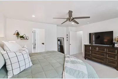1023 W Molly Pitcher Cir, Bluffdale, UT 84065 - Photo 9