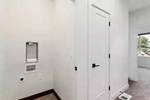 32 W 400 S, Bountiful, UT 84010 - Photo 29