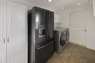 880 E Casa Negra Ave, Midvale, UT 84047 - Photo 9